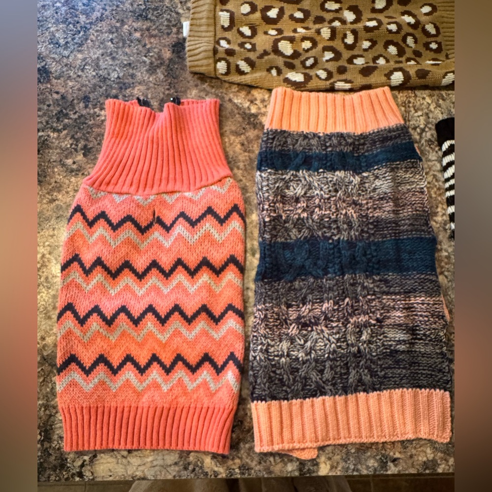 Multiple dog sweaters - Picture 2 of 5